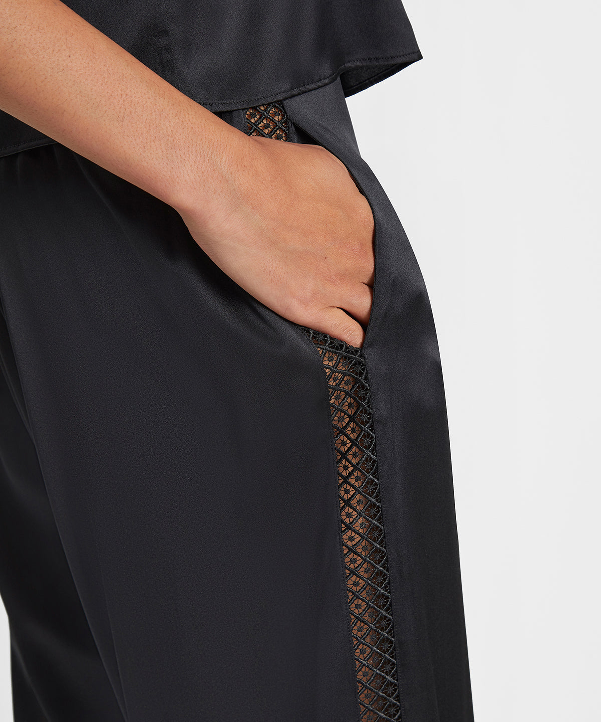 aubade-silk-desire-pantalon-noir-en-soie-stretch-avec-bande-de-guipure image 6
