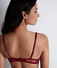 aubade-magnetic-spell-plunge-triangel-crimson-red image 4