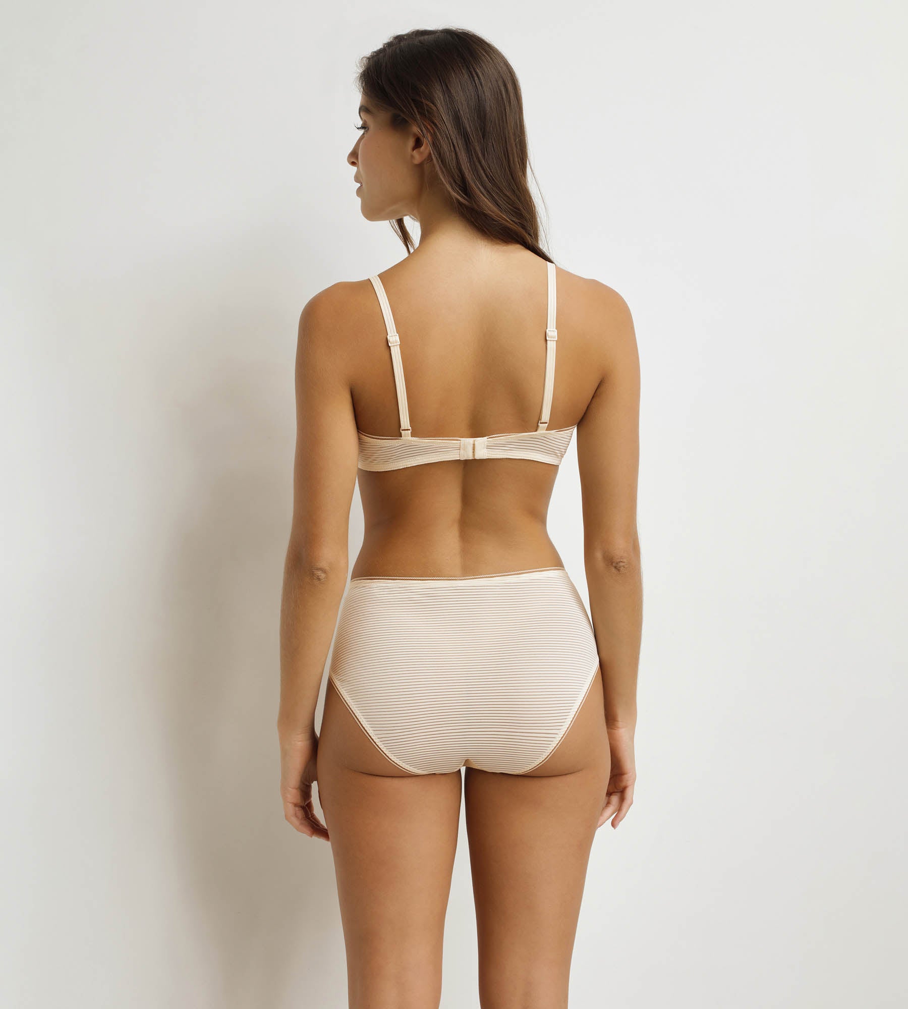 dim-soutien-gorge-triangle-sans-armature-dim-x-ines-de-la-fressange-beige-macada image 4